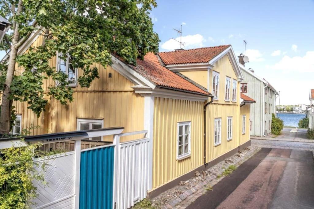 Central Laegenhet I 1700-Talshus Vastervik Luaran gambar