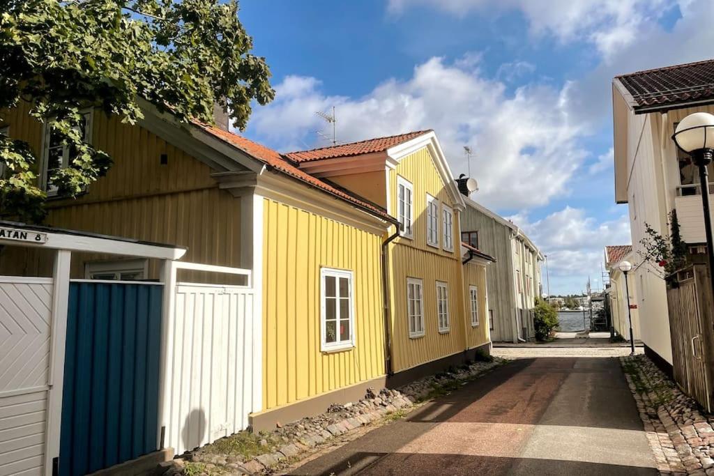 Central Laegenhet I 1700-Talshus Vastervik Luaran gambar